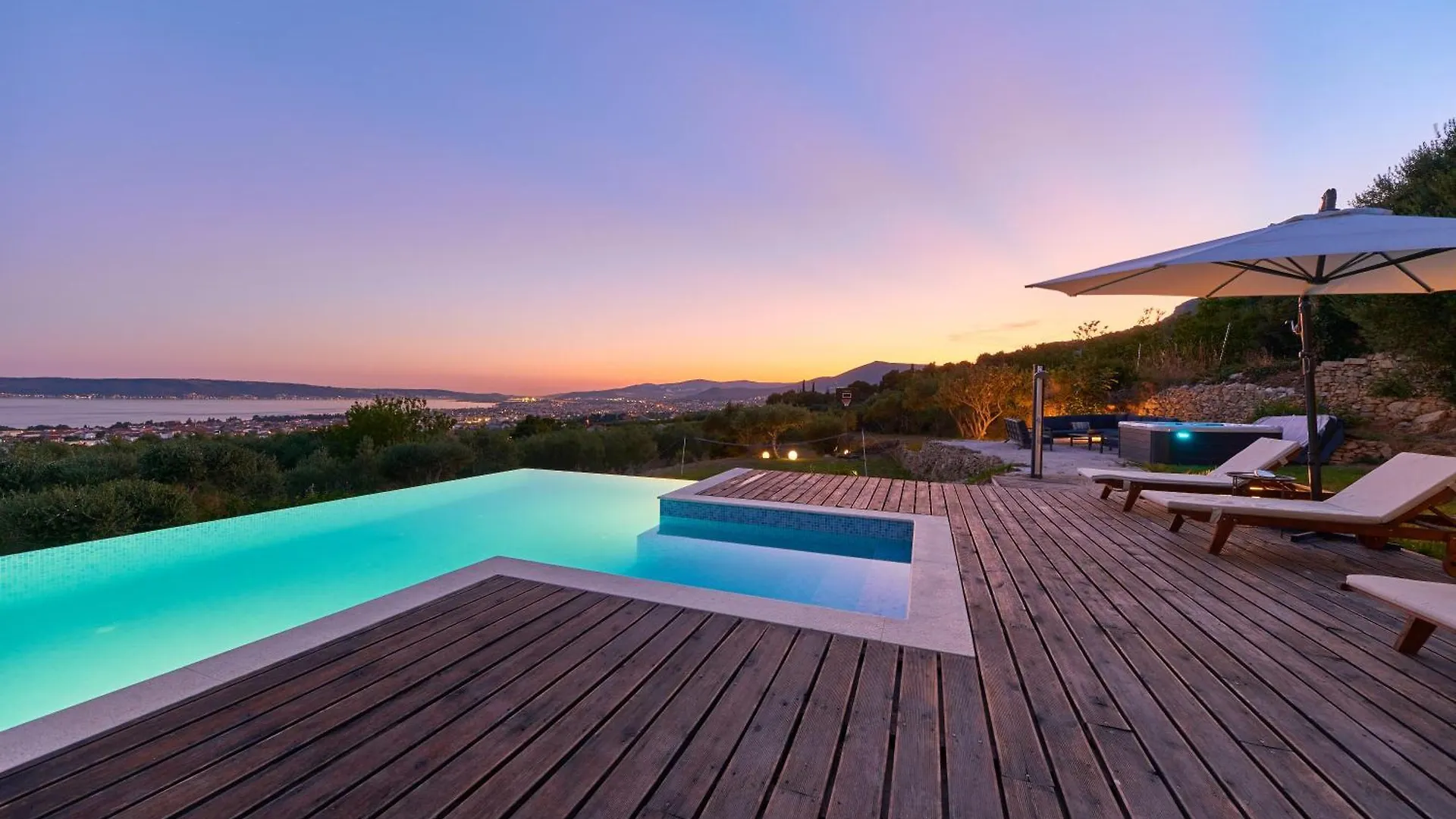Villa Belle Vue With Heated Pool Kastela