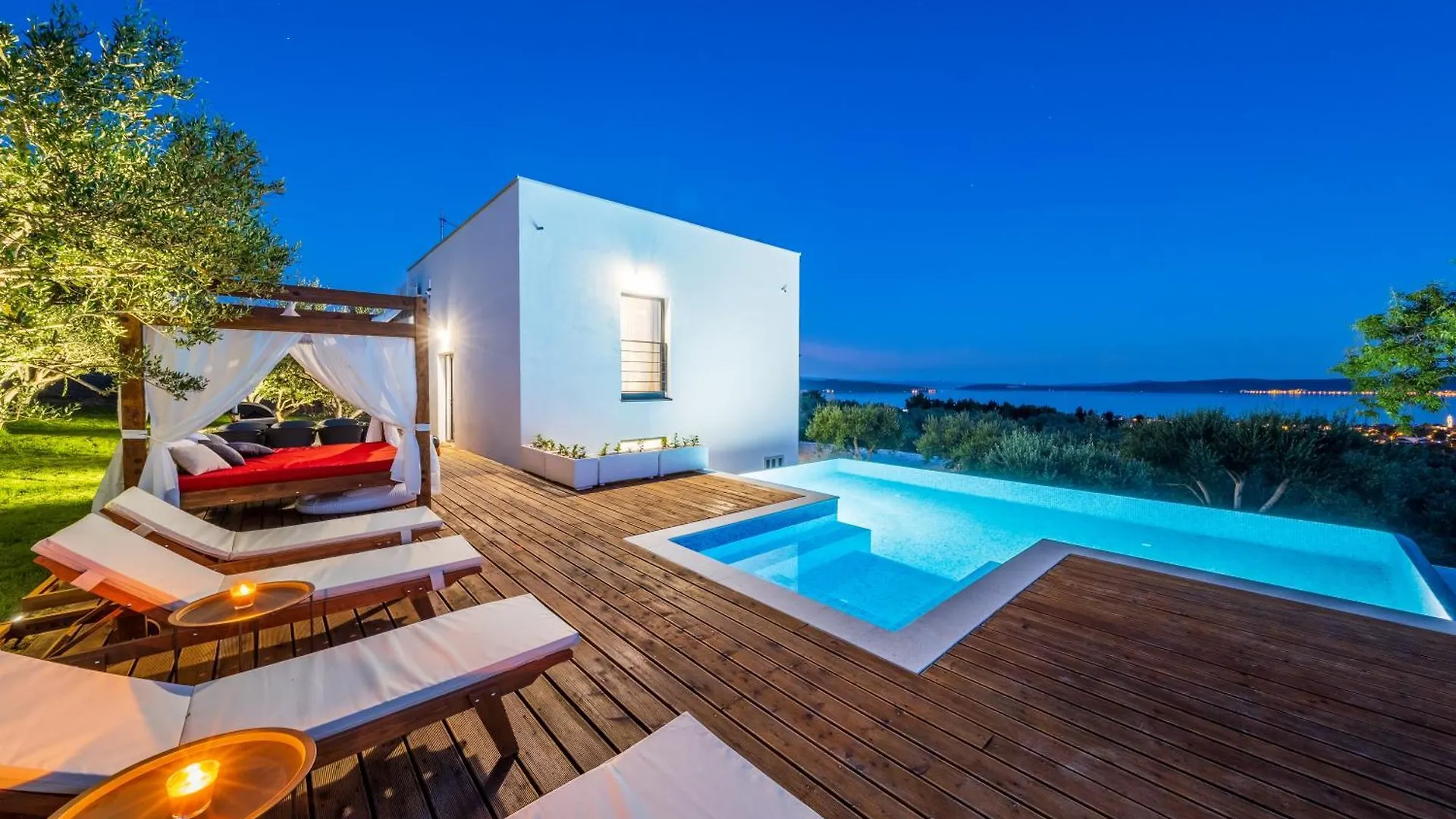 Villa Belle Vue With Heated Pool Kastela